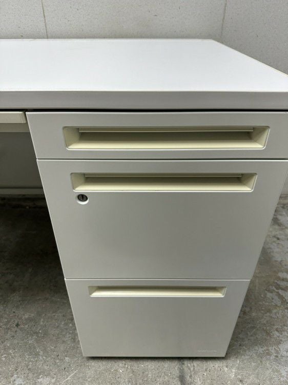 オカムラADVANCE（アドバンス）シリーズ 1200片袖デスク 商品画像9