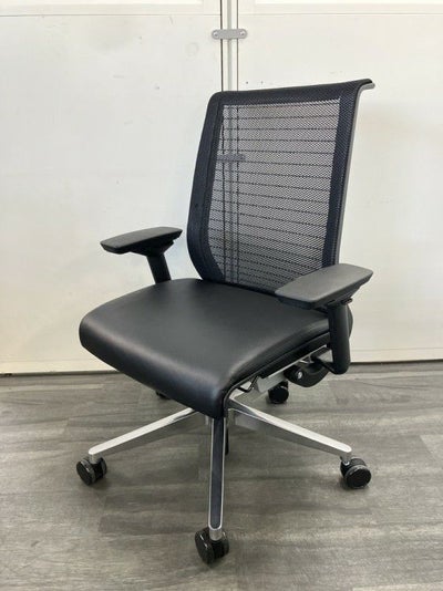 スチールケースシンク（Think）チェア 可動肘付シンクチェア 商品画像1