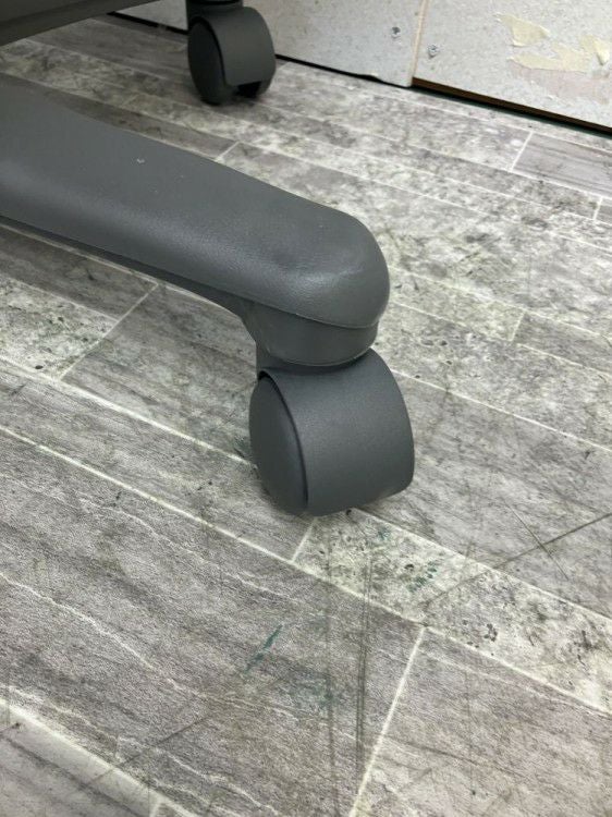 トヨスチール可動肘付アドフィールチェア 商品画像9