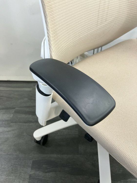 イトーキf(エフチェア)シリーズ 可動肘付エフチェア 商品画像10