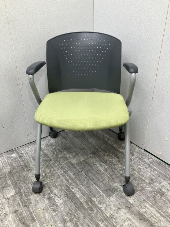 トヨスチール固定肘付スタッキングチェア 商品画像2
