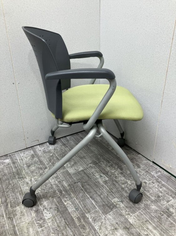 トヨスチール固定肘付スタッキングチェア 商品画像4