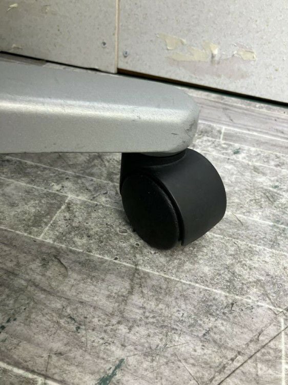 コクヨ固定肘付マネジメントチェア 商品画像9