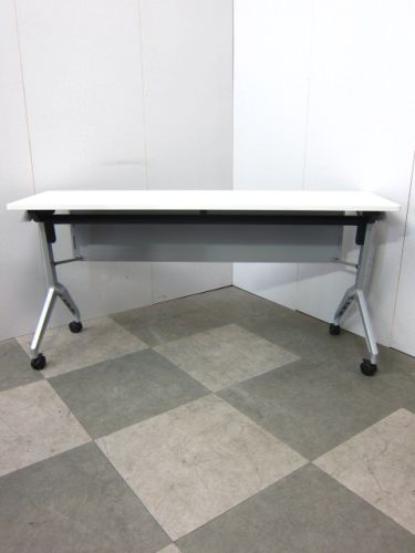 コクヨLeafline(リーフライン)シリーズ 1500サイドスタックテーブル 商品画像1