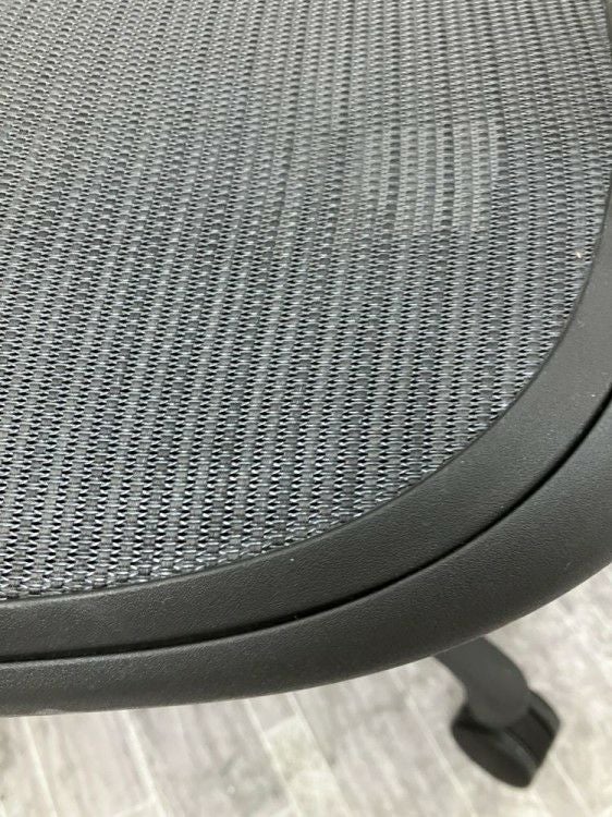 HermanMiller（ハーマンミラー）アーロンチェア 可動肘付アーロンチェア 商品画像5