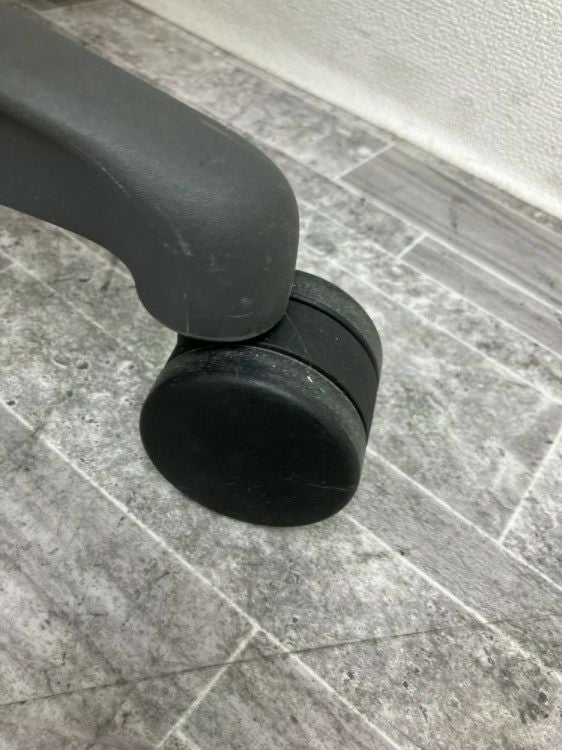 HermanMiller（ハーマンミラー）アーロンチェア 可動肘付アーロンチェア 商品画像7