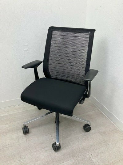 スチールケースシンク（Think）チェア 固定肘付シンクチェア 商品画像1