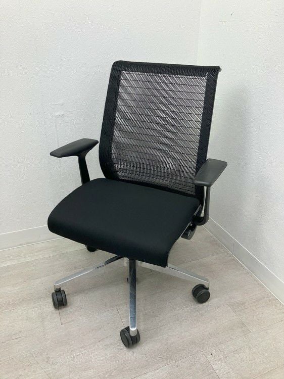 スチールケースシンク（Think）チェア 固定肘付シンクチェア 商品画像1