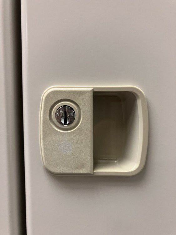 イトーキL型ロッカーシリーズ 3人用ロッカー 商品画像2