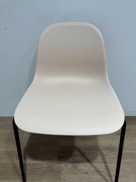 イトーキnino(ニーノ)シリーズ スタッキングチェア 商品画像4