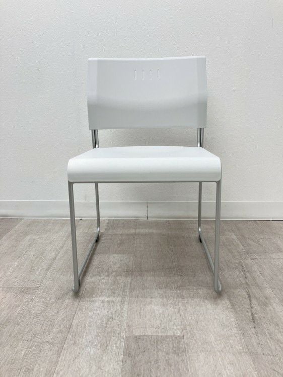 ライオンNo.725シリーズ スタッキングチェア 商品画像2