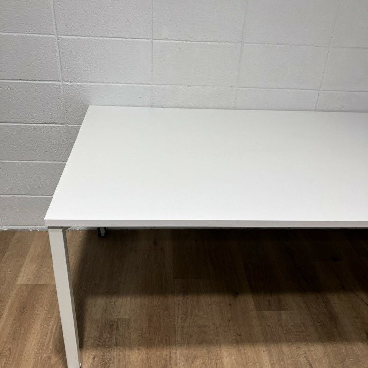 オカムラAption Free(アプションフリー)シリーズ ミーティングテーブル 商品画像2