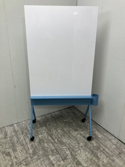 イトーキモバイルマーカーボード 縦型脚付両面ホワイトボード 商品画像1