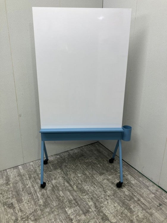 イトーキモバイルマーカーボード 縦型脚付両面ホワイトボード 商品画像1