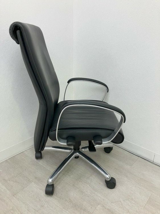 オカムラVILLAGE(ビラージュ)シリーズ 固定肘付役員チェア 商品画像3