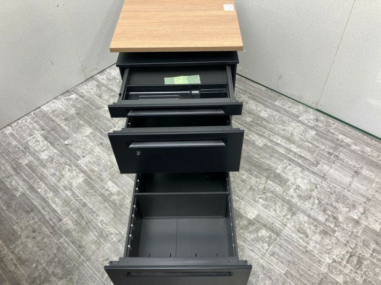 オカムラパネル付1400平デスク＋昇降式ワゴンセット 商品画像9