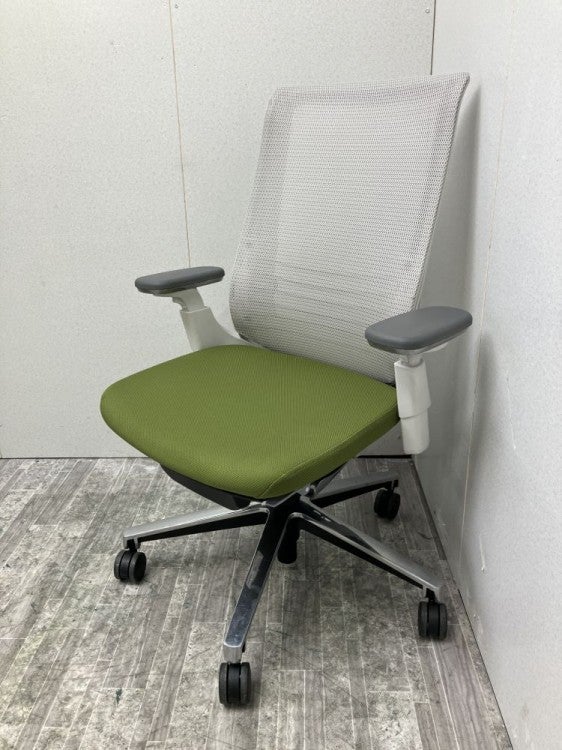 コクヨINSPINE（インスパイン）チェア 可動肘付インスパインチェア 商品画像1