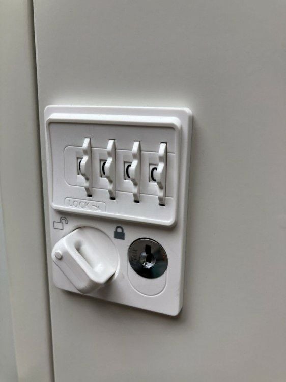 プラスダイヤル式6人用ロッカー 商品画像4