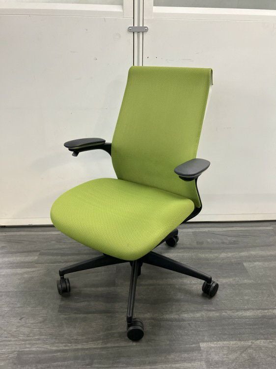 コクヨM4チェア 可動肘付M4チェア 商品画像1