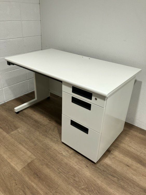 プラスフラットラインシリーズ 1200片袖デスク 商品画像1