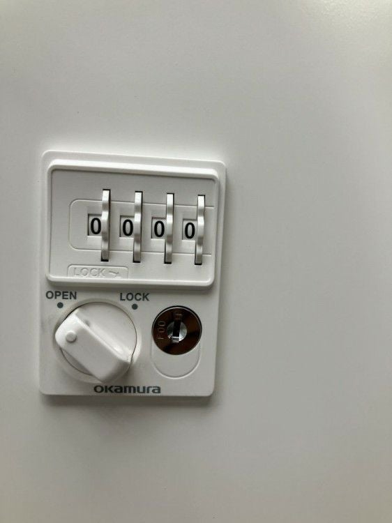 オカムラレクトラインシリーズ 天板付ラテラル・4人用パーソナルロッカー	 商品画像6