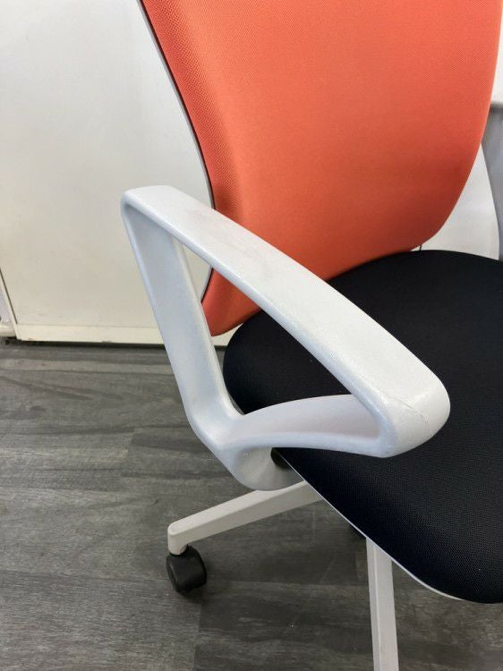 INABA/イナババルチェチェア 固定肘付バルチェチェア 商品画像9