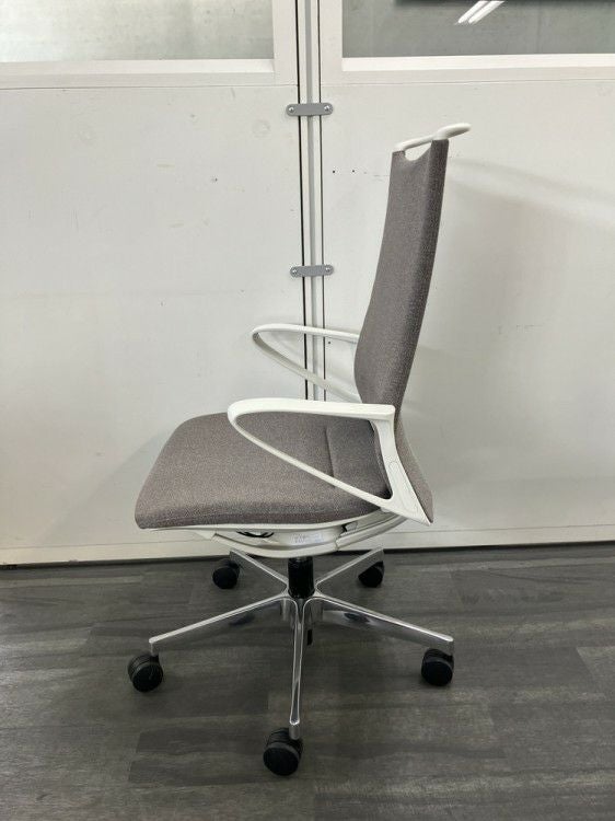 オカムラmode(モード)シリーズ 固定肘付モードチェア4脚セット 商品画像4