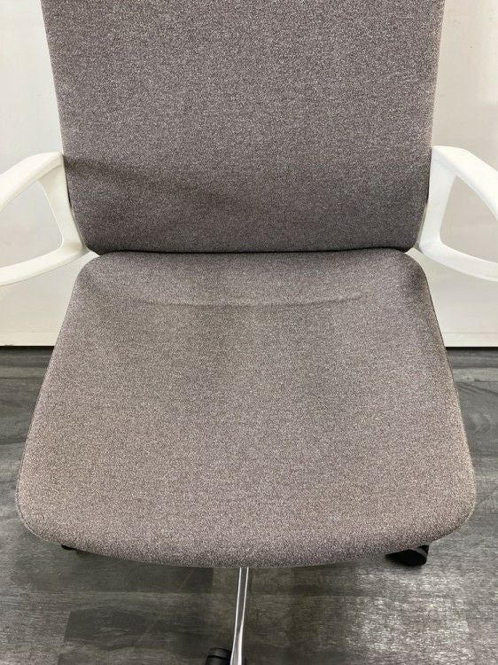 オカムラmode(モード)シリーズ 固定肘付モードチェア4脚セット 商品画像9