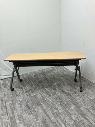 イトーキスレントシリーズ 1500サイドスタックテーブル 商品画像1