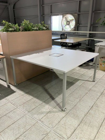 オカムラAption Free(アプションフリー)シリーズ 1400ワークテーブル 商品画像1