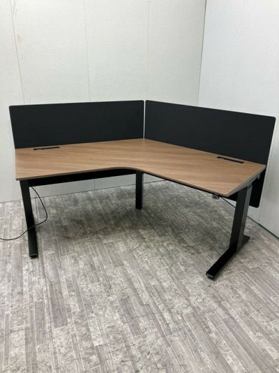 オカムラSwift(スイフト)シリーズ 電動昇降式パネル付ブーメランデスク 商品画像1