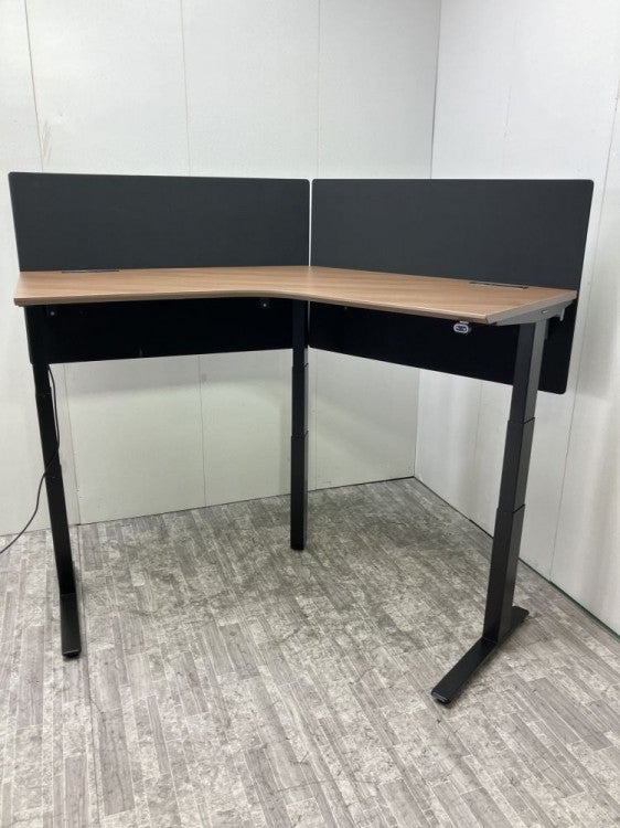 オカムラSwift(スイフト)シリーズ 電動昇降式パネル付ブーメランデスク 商品画像2