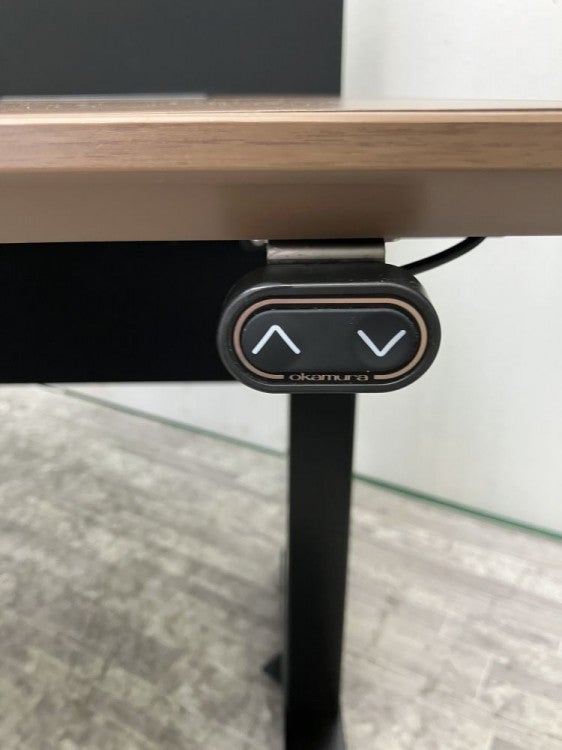 オカムラSwift(スイフト)シリーズ 電動昇降式パネル付ブーメランデスク 商品画像3