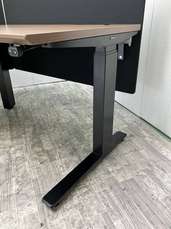 オカムラSwift(スイフト)シリーズ 電動昇降式パネル付ブーメランデスク 商品画像6