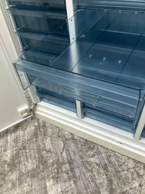 コクヨEDIA(エディア)シリーズ 天板付両開き扉付A4クリアケース書庫 商品画像6