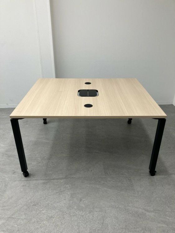 トヨスチールNTSワークテーブルシリーズ ワイヤレス充電器付1400ワークテーブル 商品画像2