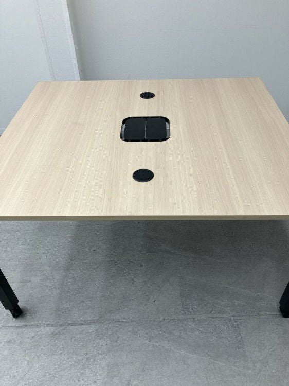 トヨスチールNTSワークテーブルシリーズ ワイヤレス充電器付1400ワークテーブル 商品画像3