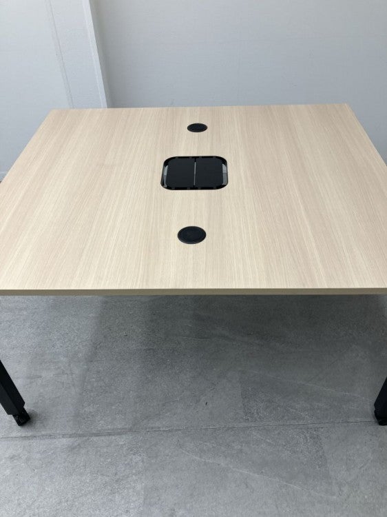 トヨスチールNTSワークテーブルシリーズ ワイヤレス充電器付1400ワークテーブル 商品画像3
