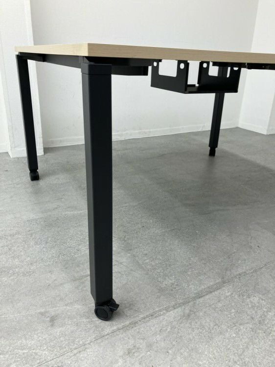 トヨスチールNTSワークテーブルシリーズ ワイヤレス充電器付1400ワークテーブル 商品画像4