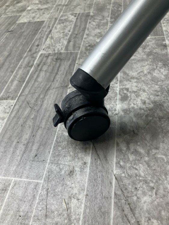 オカムラ1800サイドスタックテーブル 商品画像5