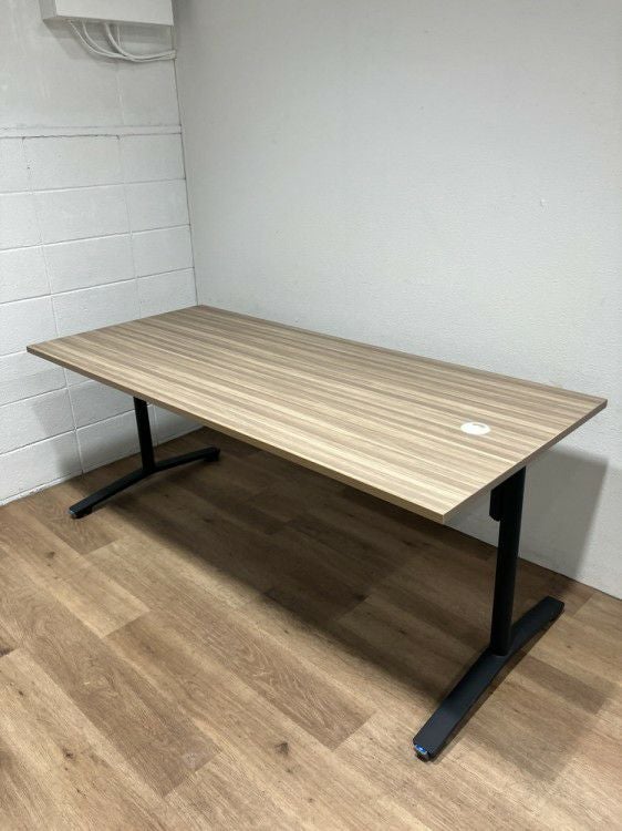 コクヨfrip top(フリップトップ)シリーズ ミーティングテーブル 商品画像1