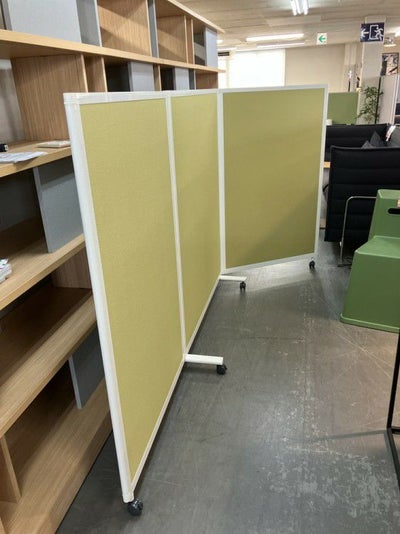イトーキ3連折畳パーテーション 商品画像1