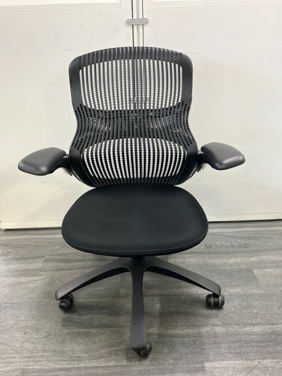 Knoll（ノール）Generation(ジェネレーション)チェア 可動肘付ジェネレーションチェア 商品画像2