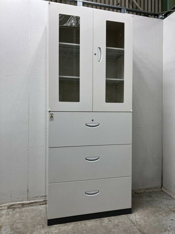 ライオンガラス両開きラテラル上下書庫 商品画像1