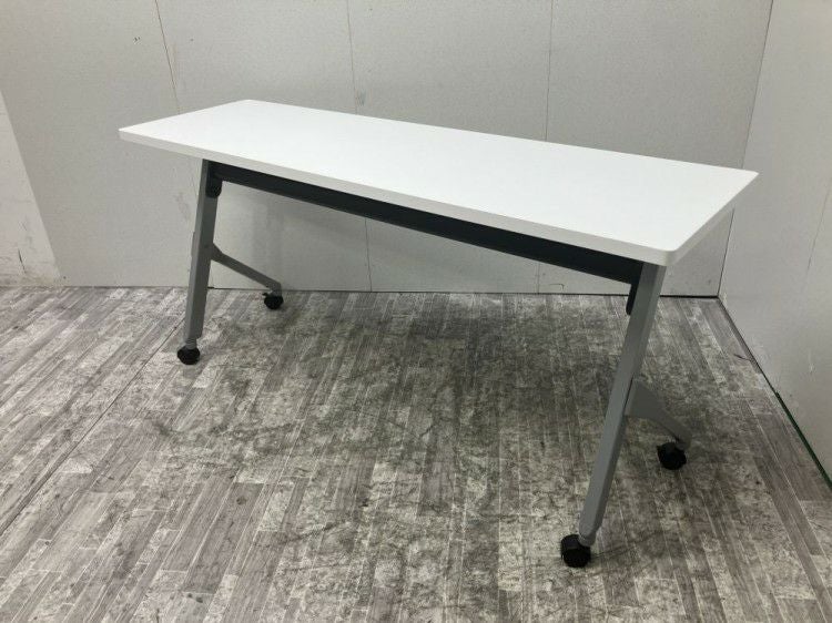 オカムラFLAPTOR(フラプター)シリーズ 1500サイドスタックテーブル 商品画像1