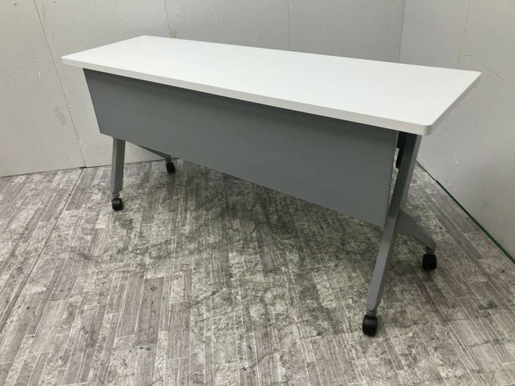 オカムラFLAPTOR(フラプター)シリーズ 1500サイドスタックテーブル 商品画像1