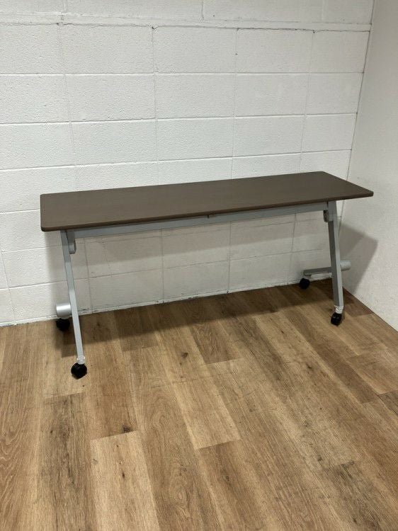 ライオンクルークシリーズ 平行スタックテーブル 商品画像1