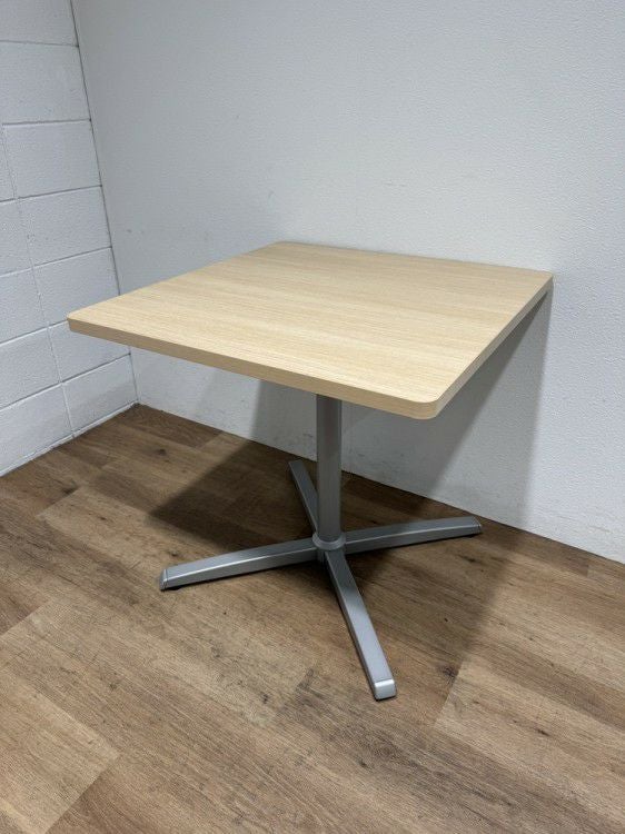 オカムラ8177シリーズ 角テーブル 商品画像1