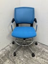 コクヨSaterite(サテリテ)シリーズ  固定肘付サテリテハイチェア 商品画像2