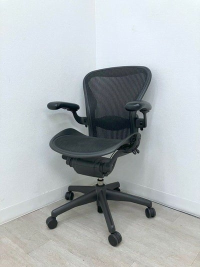 HermanMiller（ハーマンミラー）アーロンチェア 可動肘付アーロンチェア 商品画像1